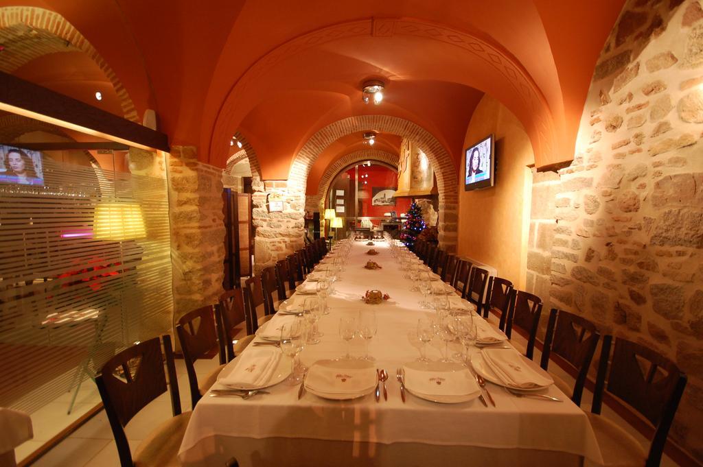 Hotel Los Usias Dos Torres Restoran gambar
